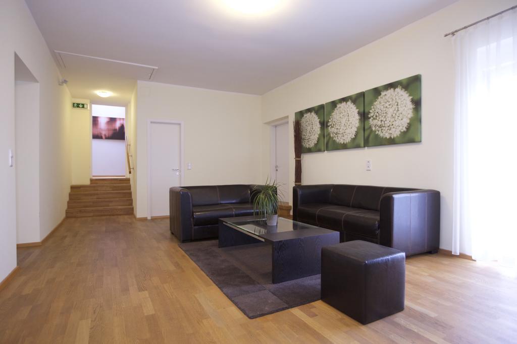 Hotel & Konditorei May Neufeld an der Leitha المظهر الخارجي الصورة