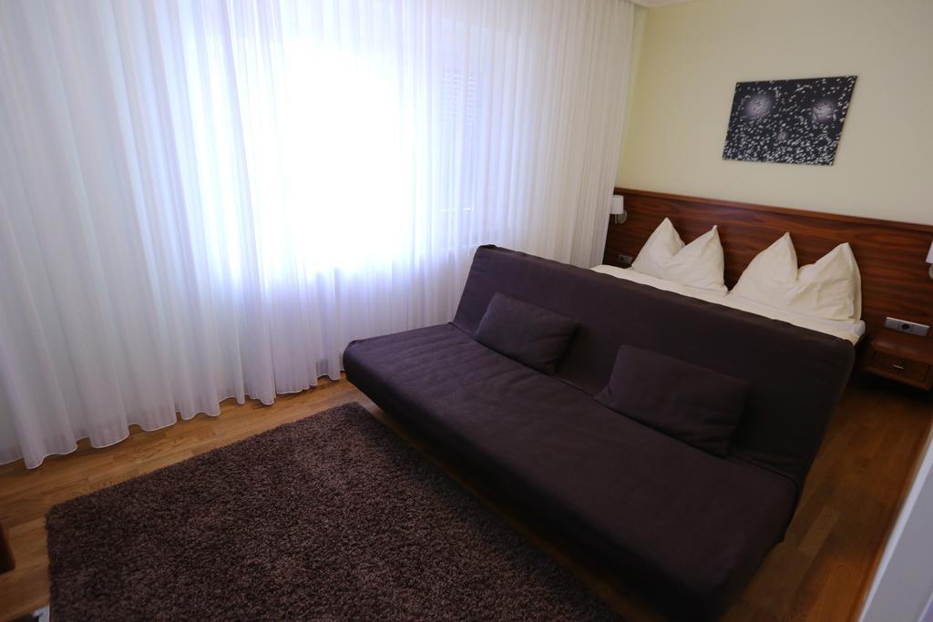 Hotel & Konditorei May Neufeld an der Leitha المظهر الخارجي الصورة